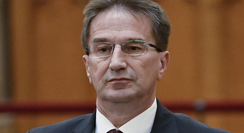 Hivatali vesztegetéssel gyanúsítják Völner Pál fideszes államtitkárt