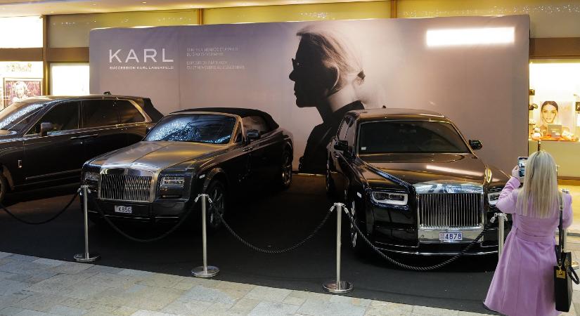150 milliós Rolls-Royce, 8 milliós kesztyű – Nem aprózták el Karl Lagerfeld árverését
