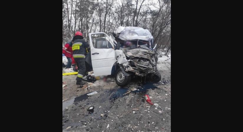 Brutális baleset Ukrajnában: 10 halott, 7 súlyos sérült