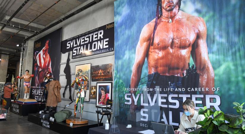 200 ezer dollárért kelt el Sylvester Stallone selyem boxnadrágja