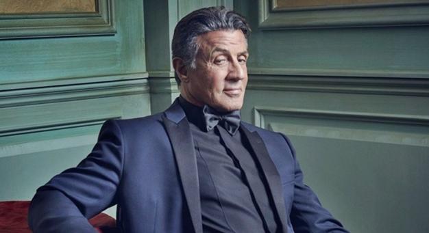 Sylvester Stallone a hitéről vallott: „Nincs köztes út: vagy Istennel, vagy nélküle. De mindig újjá tudsz születni!”