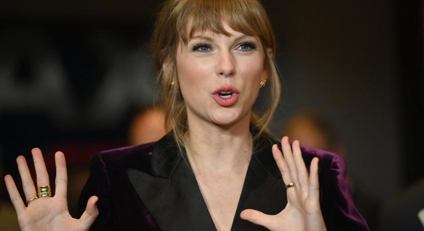 Taylor Swiftet esküdtszék elé állítják, mert a vád szerint lopta a Shake It Off dalszövegét