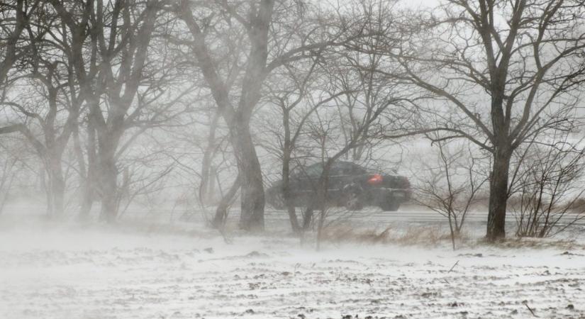 Hófúvás, viharos széllökések, havazás – több figyelmeztetést is kiadott a meteorológia vasárnapra