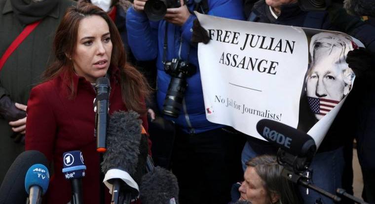 Assange agyvérzést kapott a brit börtönben