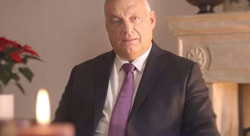 Orbán csillagszóróval a szőnyeget égeti ki, videóival az elméket