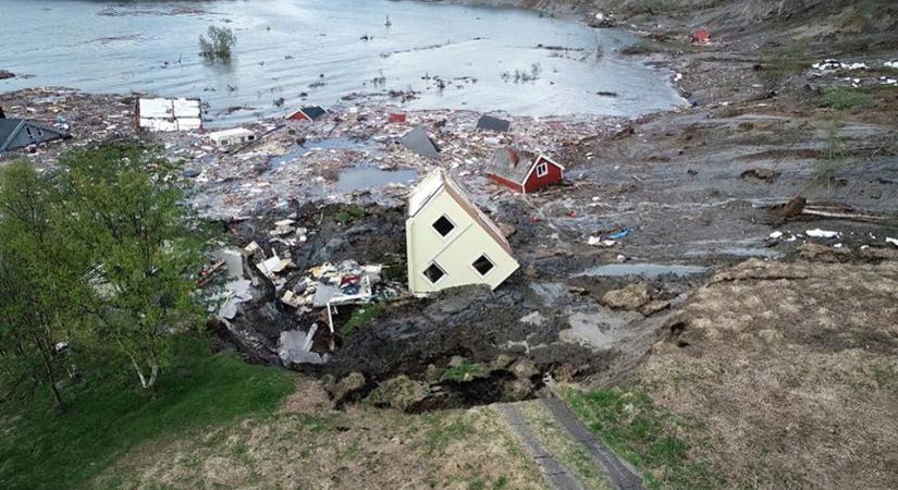 Nyolc házat mosott bele a tengerbe egy erős földcsuszamlás Norvégiában - Videó