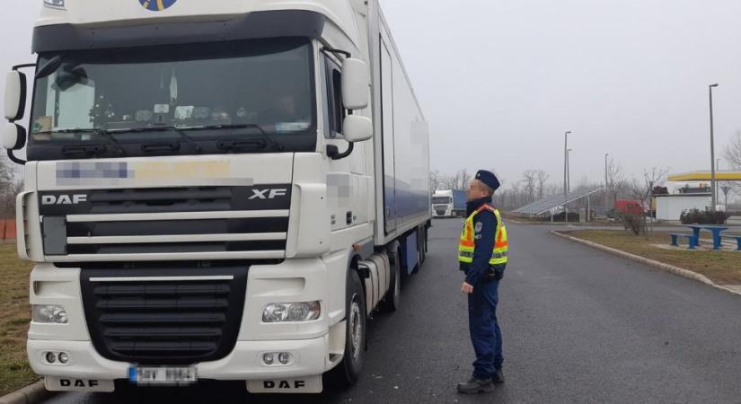 Nyolcvanszor nem fizetett útdíjat egy cseh kamionos, kilencmilliós bírságot kapott
