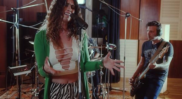 "Szenvedély, mintha az ördög bújt volna belénk" - új Woodstock Barbie dal és klip