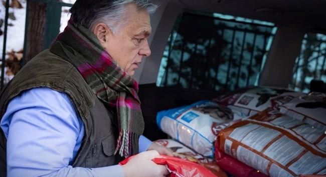 Mire készül Orbán Viktor? Hatalmas zsákokat cipelve kapták le