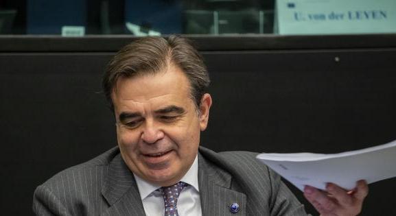 Uniós biztos: nincs helye az EU-ban annak, amit a lengyelek csinálnak