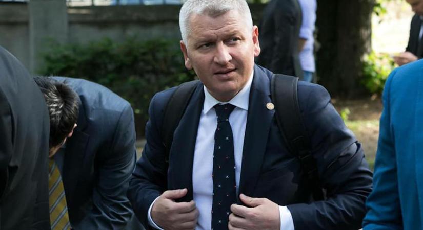 Lemondott a plágiumbotrányba keveredett román miniszter