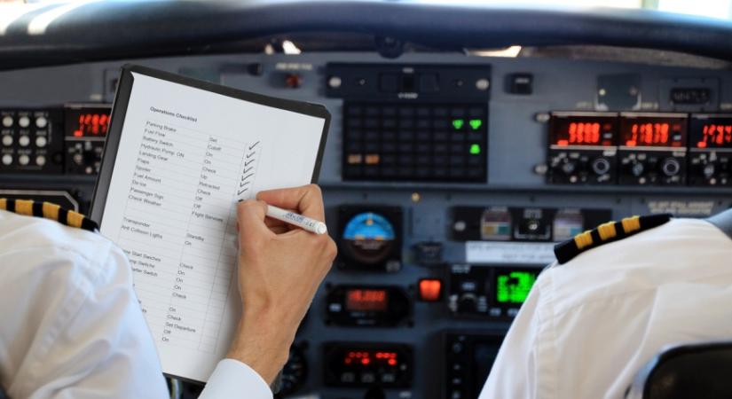 Papír kézikönyvek helyett digitális adatbázis segíti a pilótákat