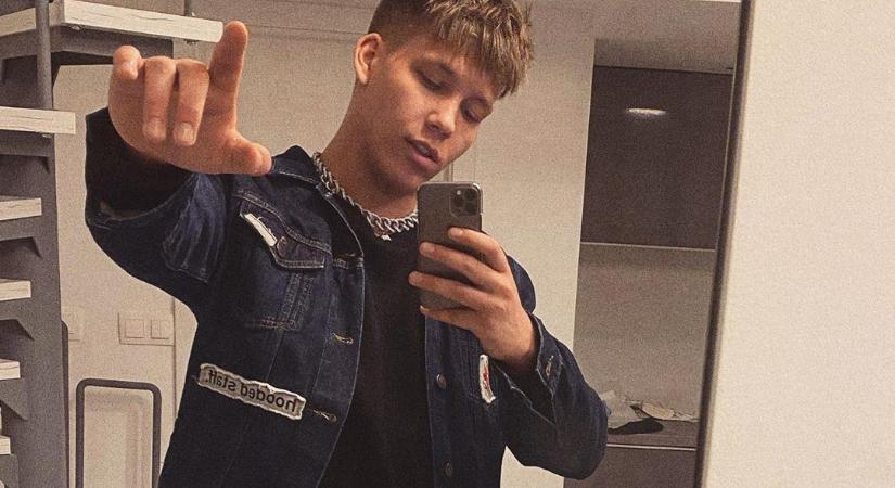 Manuel lakása egy koszfészek: lehányt fal, cigicsikkek, szennyes ruha mindenfelé