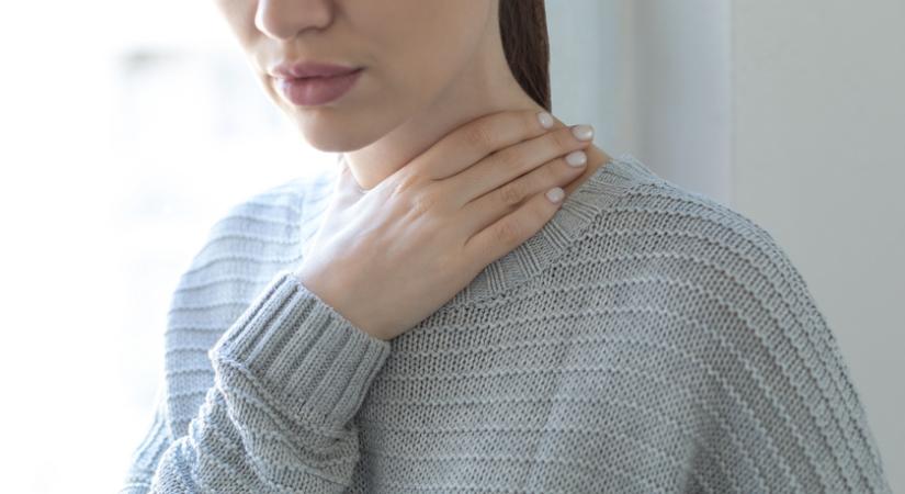 Pajzsmirigyzavart, refluxot is jelezhet a rekedtség: 7 probléma a gyakori tünet hátterében