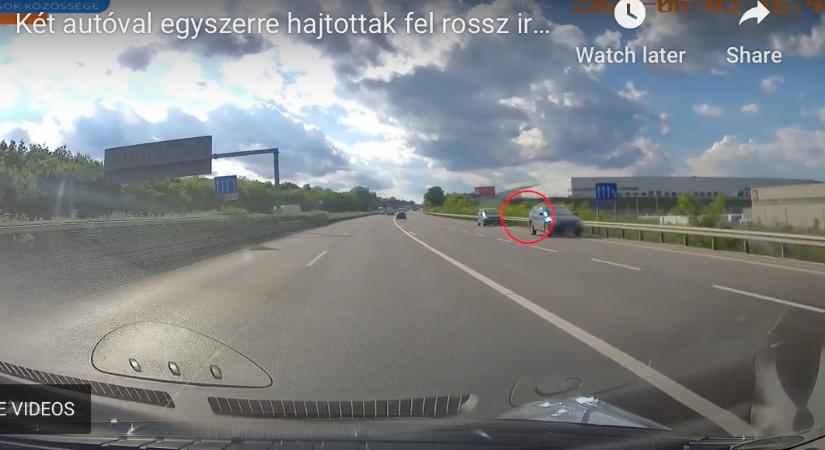 A forgalommal szemben hajtott fel az M1-es autópályára két autó - Videó