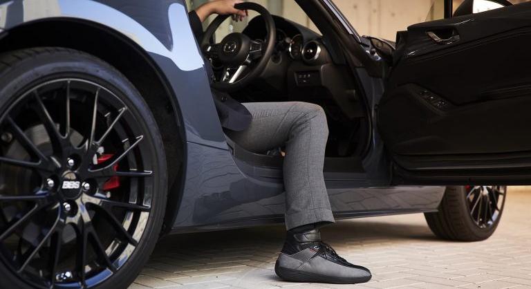 Vezetéshez való sportcipőt készített a Mazda