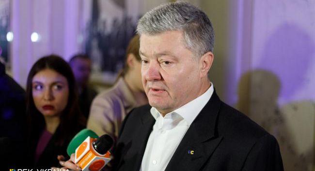 A Legfőbb Ügyészség hivatalosan hazaárulással gyanúsította meg Petro Porosenko volt elnököt