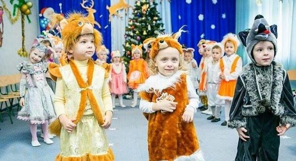 Kitiltották a szülőket az újévi ünnepségekről Ukrajnában