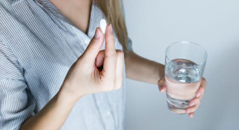 USA: Megkapta az engedélyt a Pfizer otthon szedhető tablettája, ami az omikron ellen is hatásos