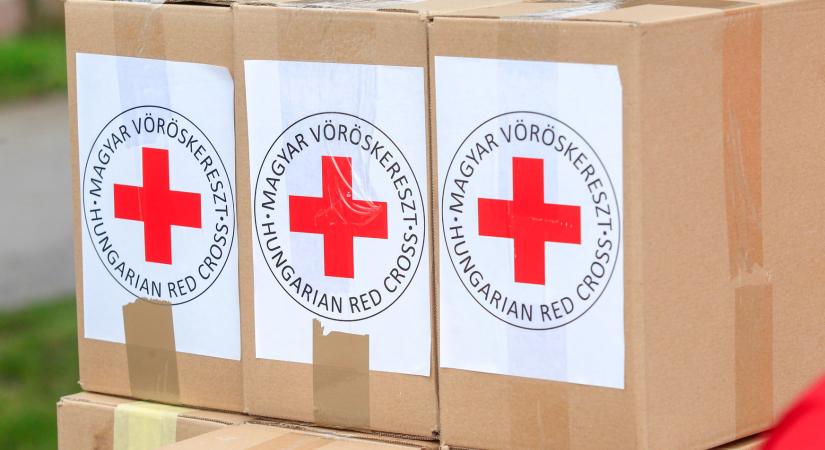 Két hétvége alatt 34 tonna adományt gyűjtött a Magyar Vöröskereszt