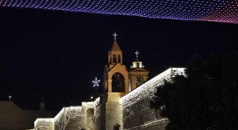 Betlehemben a Szentföldön élő keresztények töltötték meg a templomokat az éjféli misén