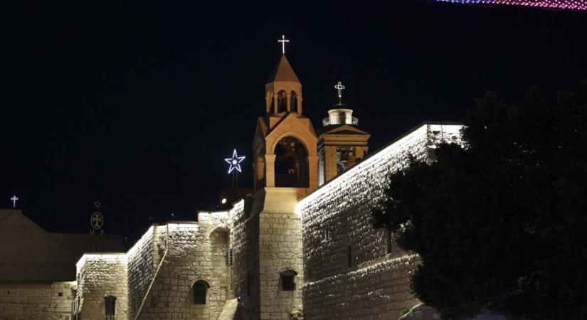 Betlehemben a Szentföldön élő keresztények töltötték meg a templomokat az éjféli misén