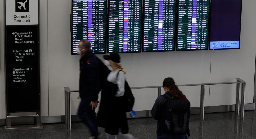 Folytatódik a légiközlekedési káosz: több mint 4600 járatot töröltek újév napján