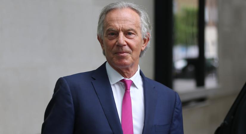 Százezrek követelik Tony Blair lovagi címének visszavonását