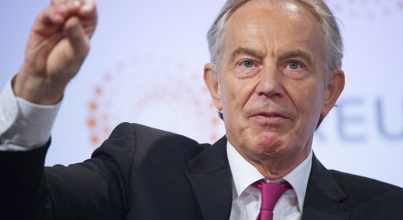Petícióban követelik Blair lovagi címének visszavonását