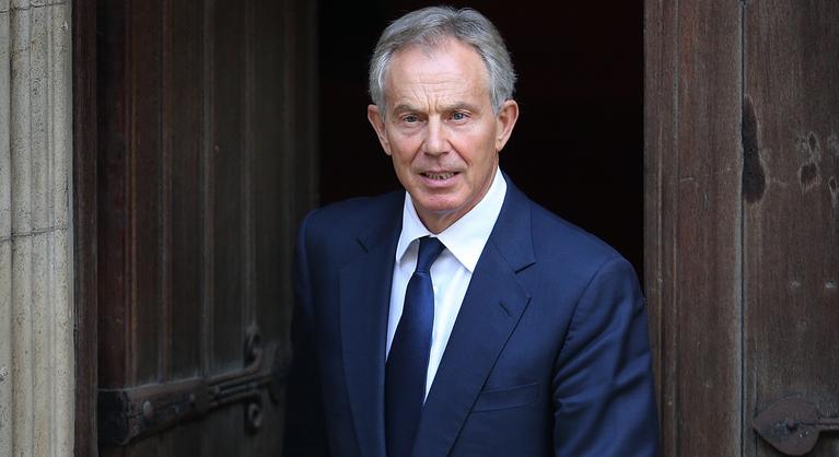 Petíciót indítottak Tony Blair lovagi címének visszavonásáért