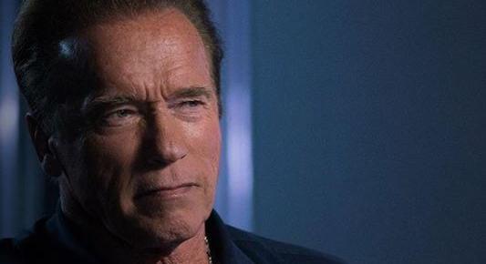 Ilyet még sosem csinált Schwarzenegger! Itt láthatjuk viszont a 73 éves legendát