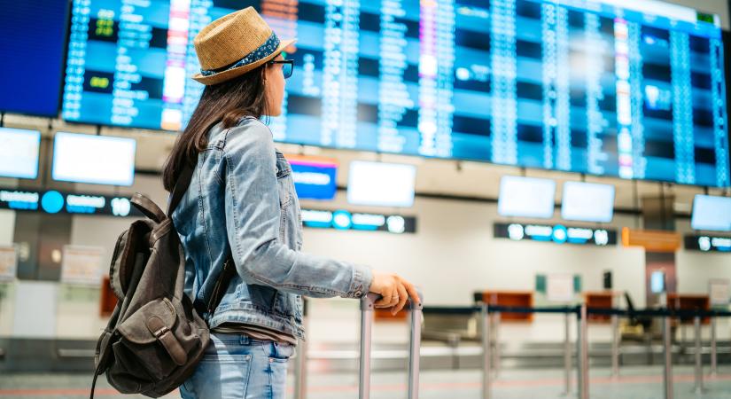 Káosszal indul 2022: Több mint négyezer járatot töröltek az omikron miatt