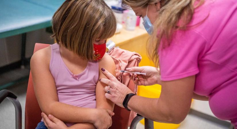 Újabb 150 ezer adag Pfizer gyermekvakcina érkezése várható