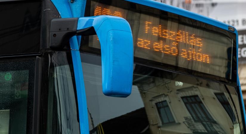 Újabb két buszon vezeti be az első ajtós felszállást a BKK