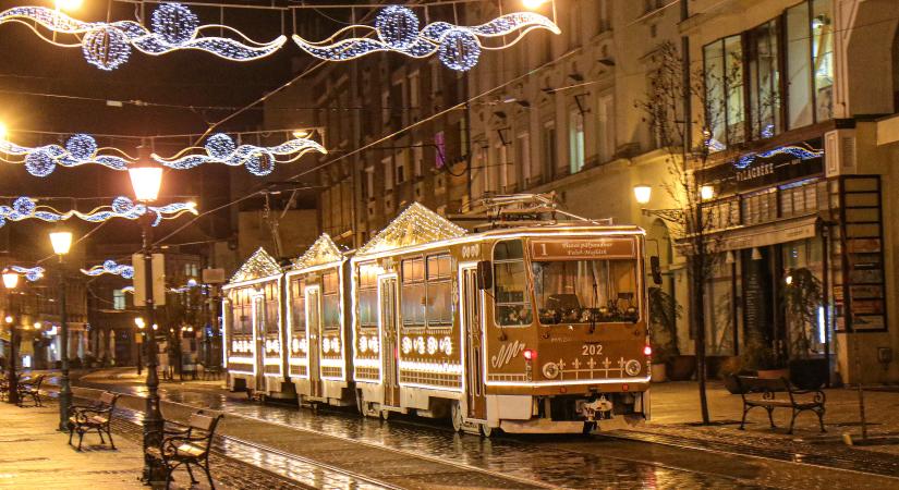 Magyar város adventi villamosa lett Európa legszebbje - videó