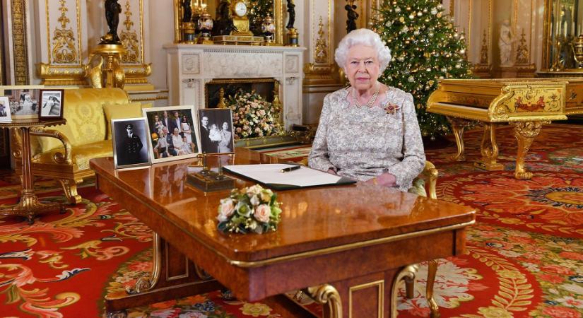 II. Erzsébet édes fotót kapott: egy kislány a királynőnek öltözött, Windsorból kapott levelet
