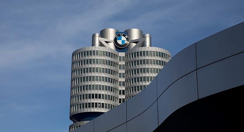 Vesztegetéssel vádolják a BMW egy korábbi vezetőjét