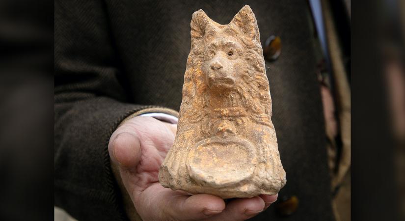 Ősi kutyafejű szobor rejtőzött az olasz fővárosban