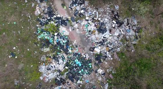 Sok száz tonnányi műanyag szemetet találtak Tolnanémedinél