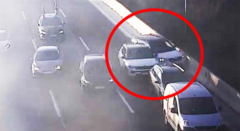 VIDEÓ: Büntetőfékező sofőr okozott tömegkarambolt az M1-M7 bevezetőn