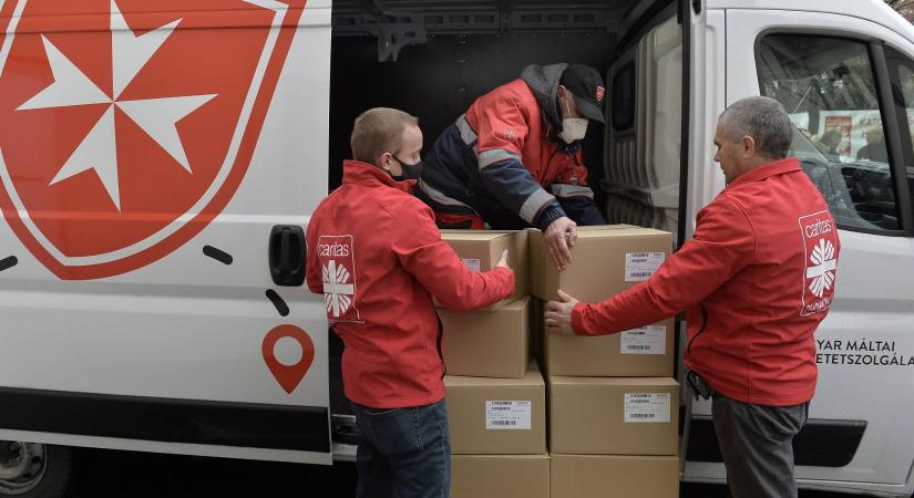 Csaló SMS-eket küldenek a Magyar Vöröskereszt nevében, ezeket nem szabad megnyitni
