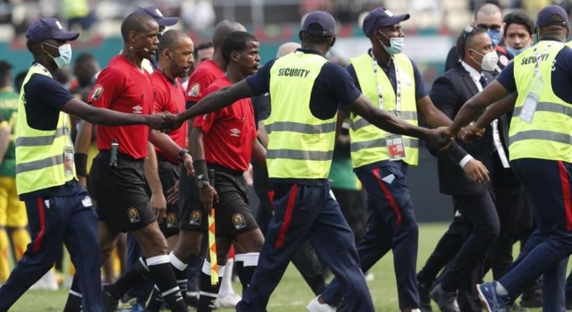 Az Afrika Kupa-meccset kétszer is lefújó bírónak nem ez az első korrupciós ügye