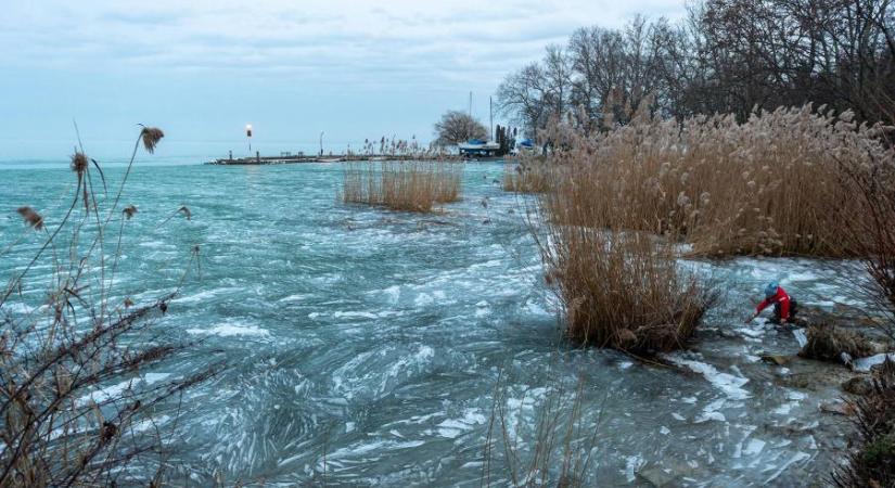 Életveszélyes a balatoni jég, de más befagyott „szabad vizen” sem lehet korlátlanul csúszkálni