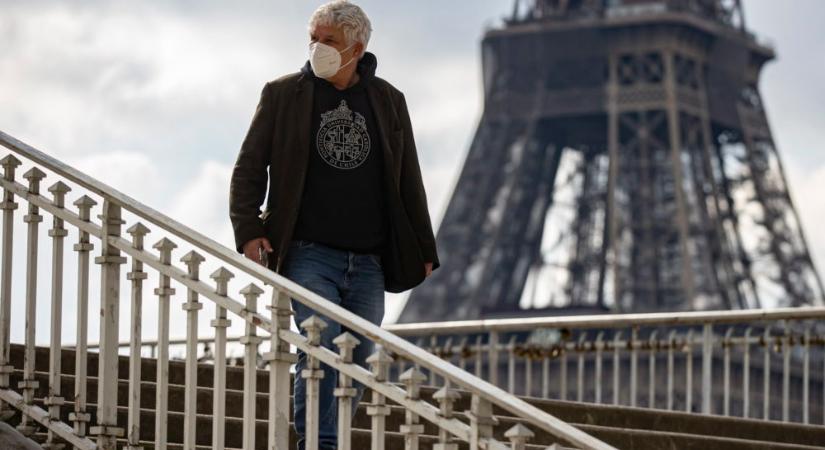 Felfüggesztették a kültéri maszkviselési kötelezettséget Párizsban