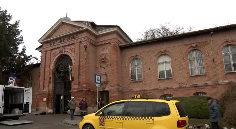 Több budapesti kórházban sem láttak el egy törött combú kisbabát