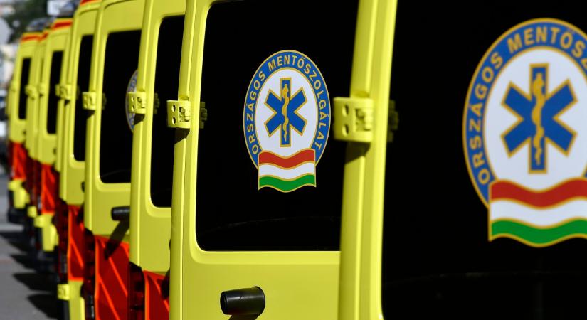 Mentőautóval ütközött egy autó Szerencsnél: a mentőápoló, a sofőr és a beteg is megsérült