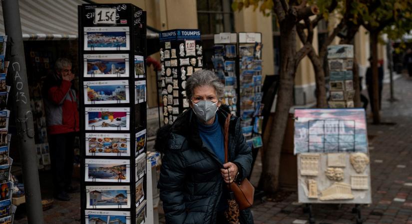 Görögországban fizetniük kell a 60 éven feletti oltatlanoknak