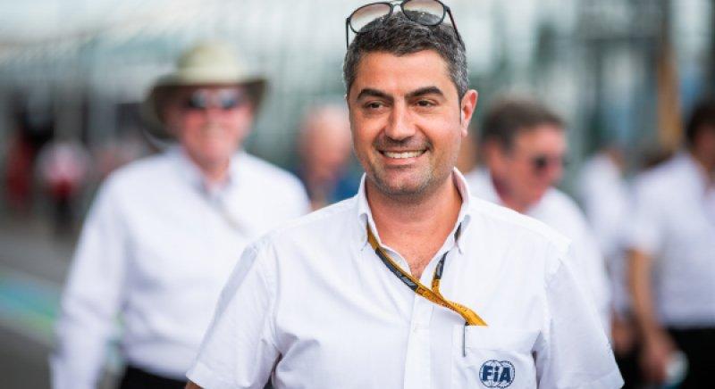 A korábbi F1-es pilóta szerint Michael Masi totálisan rossz döntést hozott és nem bírja a nyomást