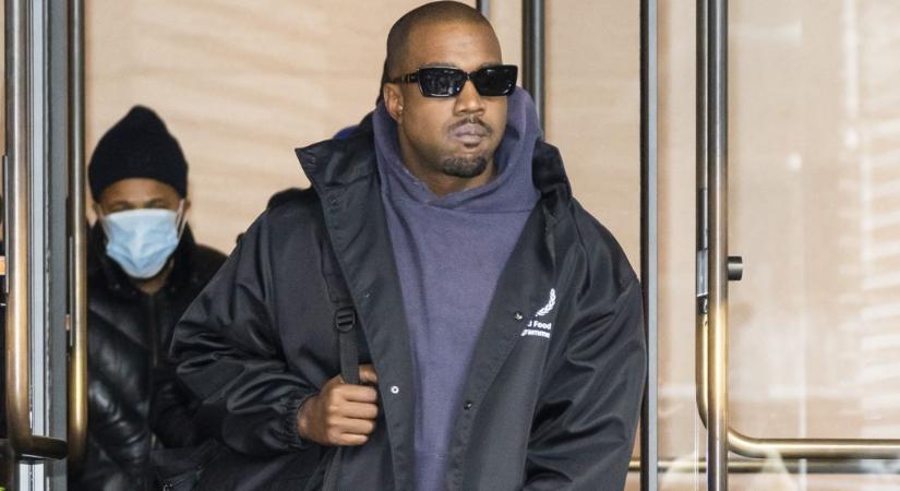 Kanye West bevallotta, tényleg bemosott egyet autogramot kérő rajongójának
