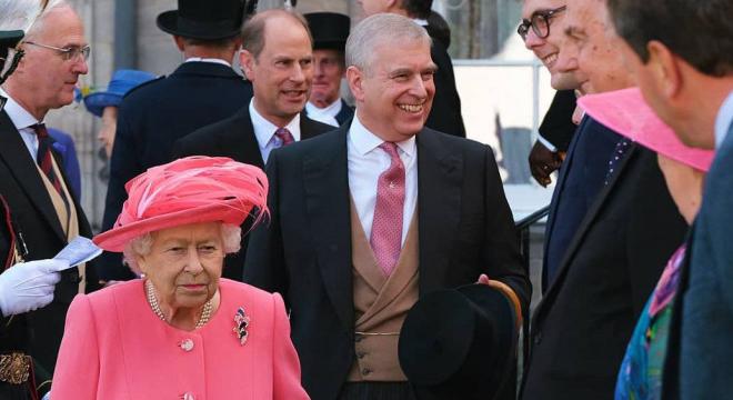 II. Erzsébet nem tudta tovább menteni a fiát: kitiltották a királyi családból